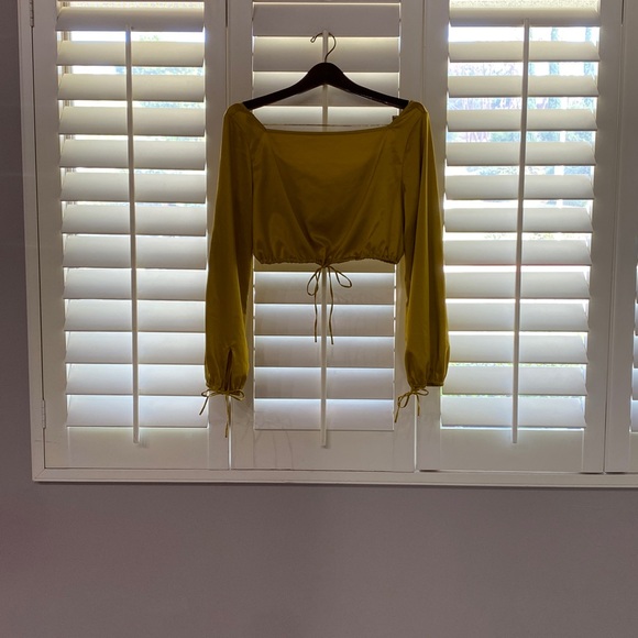 Intimately Free People Gold Long Sleeve Crop Top. Size M. - Picture 1 of 10